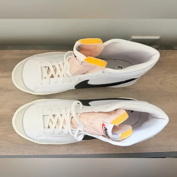 Women's Nike Blazer Mid 77's High Top Casual Sneakers - Picture 7 of 7